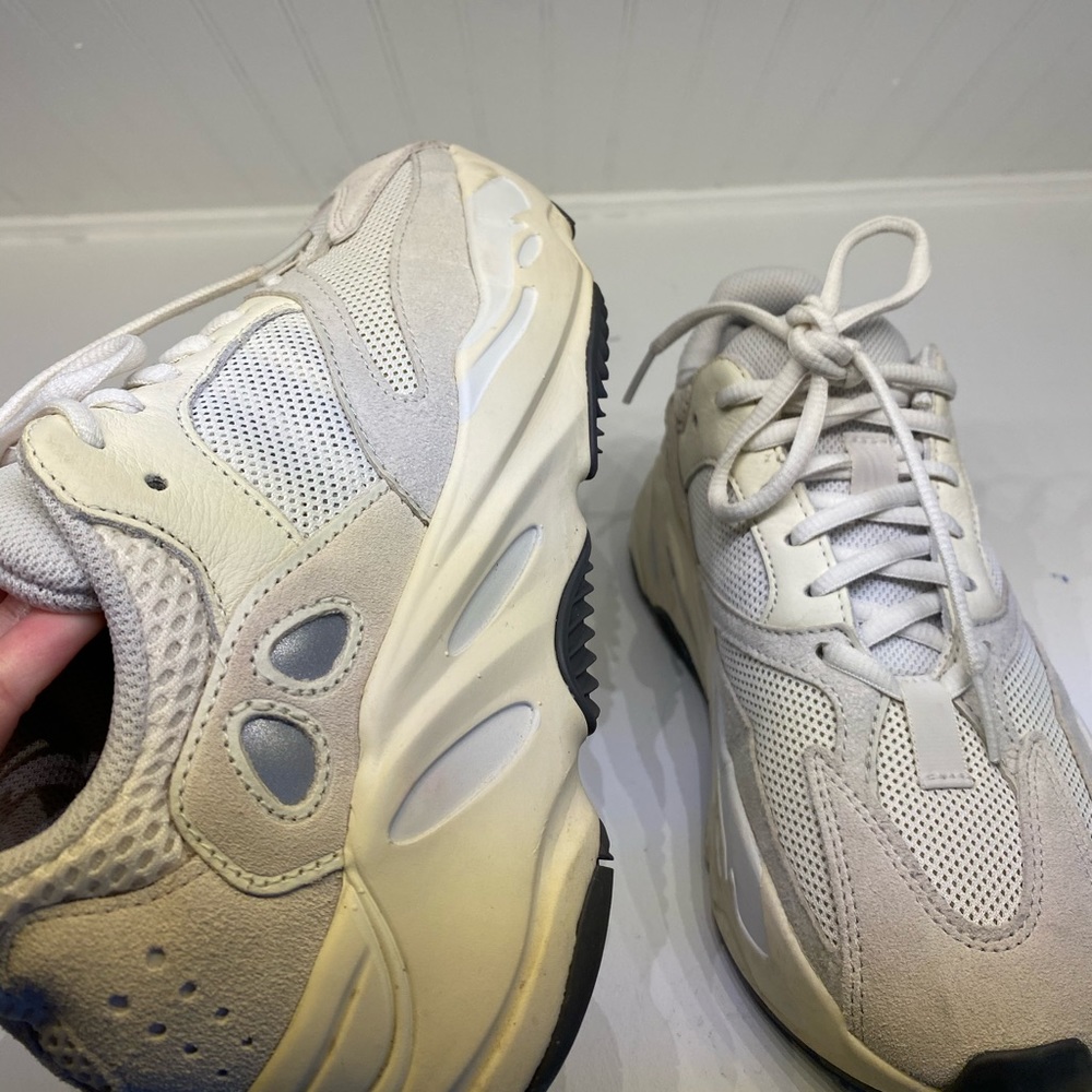 Yeezy 700 Analog